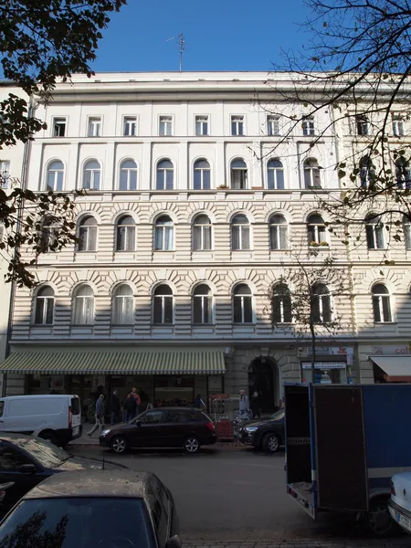 Ruhige, möblierte Altbauwohnung im Seitenflügel — photo 1